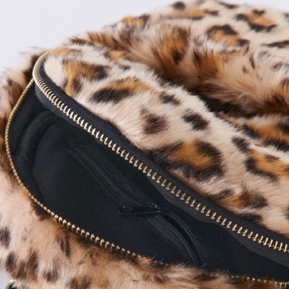 Leopard Fuzzy Faux fur Backpack - Picture 3 of 3